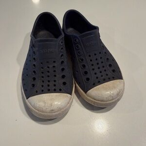 Native Kids Water Shoes in Navy and White